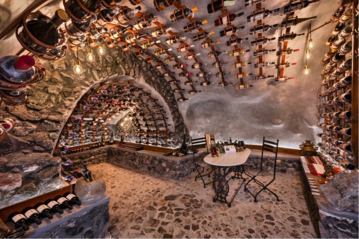 RIZES Gastro Taverna - Savoring Santorini: RIZES Gastro Taverna Honored as a White Star Venue by Star Wine List